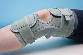 Knee brace to fix a joint affected by arthrosis