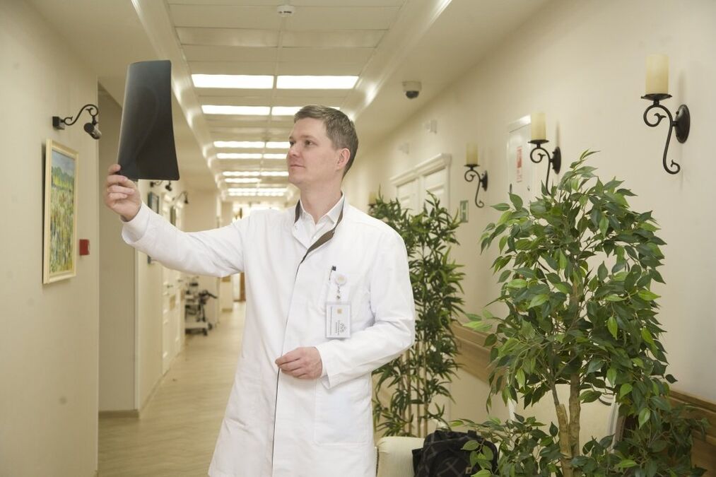 identifying the causes of back pain using X-rays