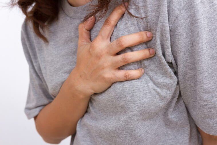 heart attack as the cause of pain in the shoulder blades